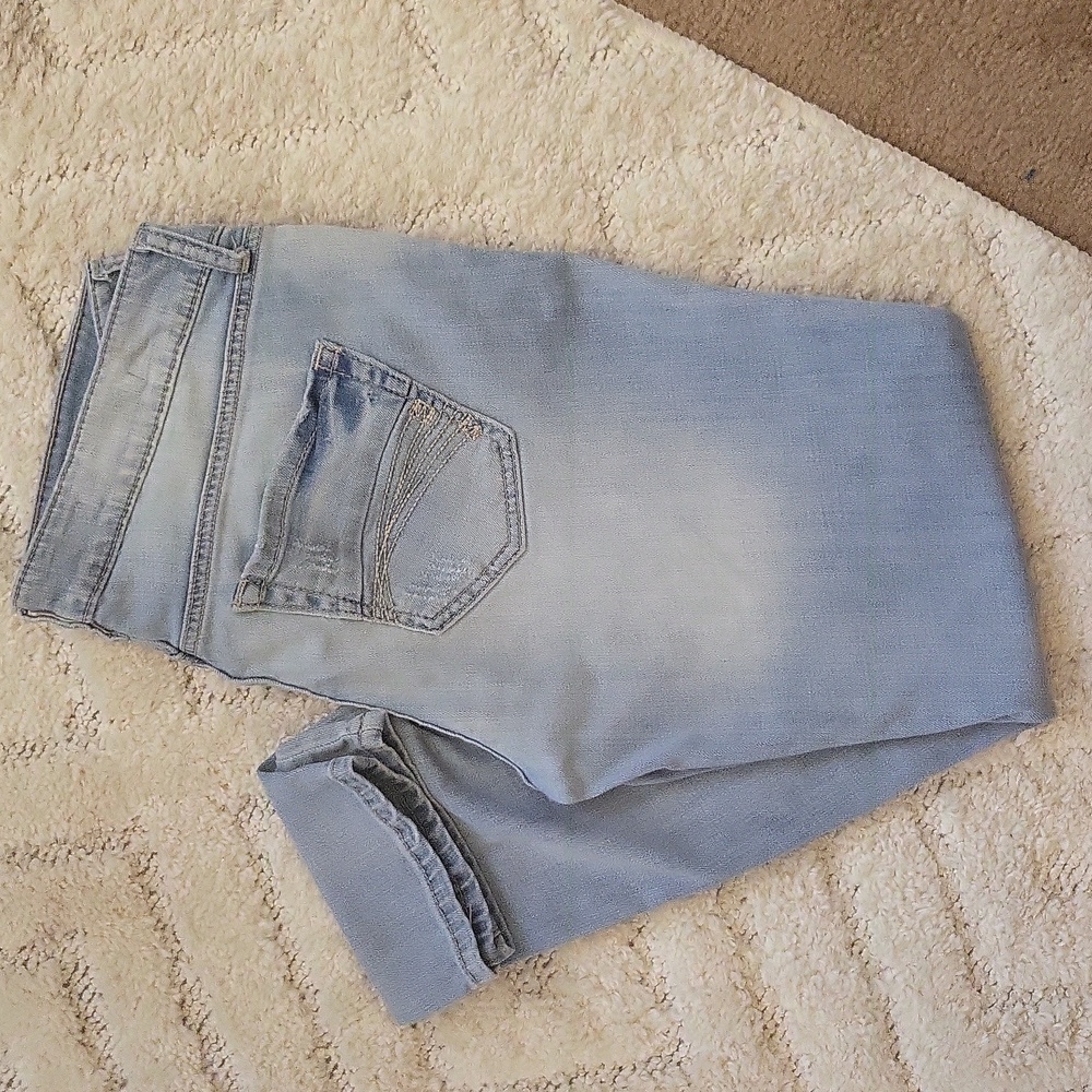 Decree EUC light acid wash distressed super skinny mid rise jeans. Size 13